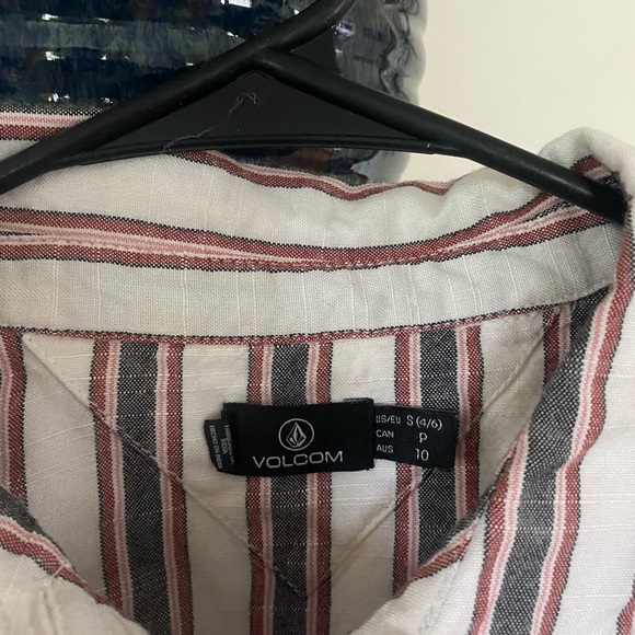 Short Volcom Button-Down - Picture 2 of 2